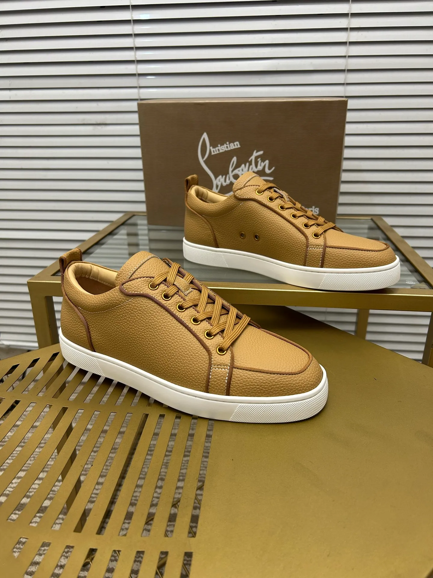 (Customized model) Ex-factory price is 480. christian louboutin (CL red sole shoes) counter series, casual sneakers for couples 📢 📢 📢 Exclusive hot style release 🎈🎈💪 Movable latex feet 👻 Finished outsole line [Proud] 😝Female 35-40# Male 38#-46, global supply😝 [Top version]: Original imported genuine leather upper, top original leather lining, original molded TPU outsole, original 1:1 detail processing, original shoe last,